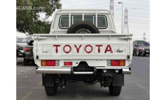 Ra Imported Toyota Land Cruiser funfun Ọkọ̀ in Import - Dubai ni Ashanti Ra Imported Toyota Land Cruiser funfun Ọkọ̀ in Import - Dubai ni Ashanti