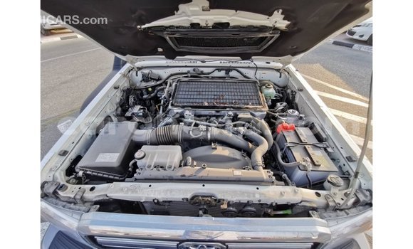 Sayi Imported Toyota Land Cruiser White Mota in Import - Dubai a Ashanti Sayi Imported Toyota Land Cruiser White Mota in Import - Dubai a Ashanti