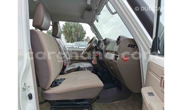 Ra Imported Toyota Land Cruiser funfun Ọkọ̀ in Import - Dubai ni Ashanti Ra Imported Toyota Land Cruiser funfun Ọkọ̀ in Import - Dubai ni Ashanti