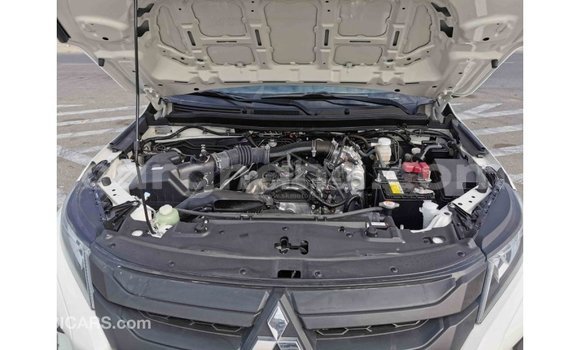 Buy Import Mitsubishi L200 White Car in Import - Dubai in Ashanti Buy Import Mitsubishi L200 White Car in Import - Dubai in Ashanti