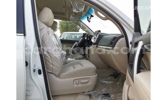 Sayi Imported Toyota Land Cruiser White Mota in Import - Dubai a Ashanti Sayi Imported Toyota Land Cruiser White Mota in Import - Dubai a Ashanti