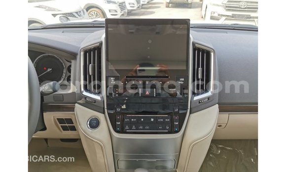 Sayi Imported Toyota Land Cruiser White Mota in Import - Dubai a Ashanti Sayi Imported Toyota Land Cruiser White Mota in Import - Dubai a Ashanti