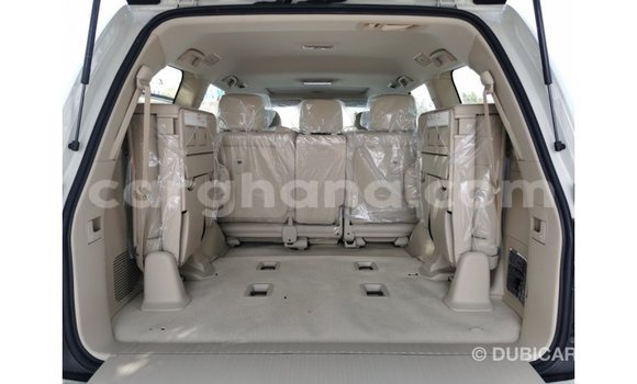 Sayi Imported Toyota Land Cruiser White Mota in Import - Dubai a Ashanti Sayi Imported Toyota Land Cruiser White Mota in Import - Dubai a Ashanti
