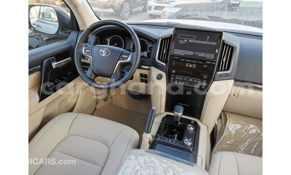 Sayi Imported Toyota Land Cruiser White Mota in Import - Dubai a Ashanti Sayi Imported Toyota Land Cruiser White Mota in Import - Dubai a Ashanti
