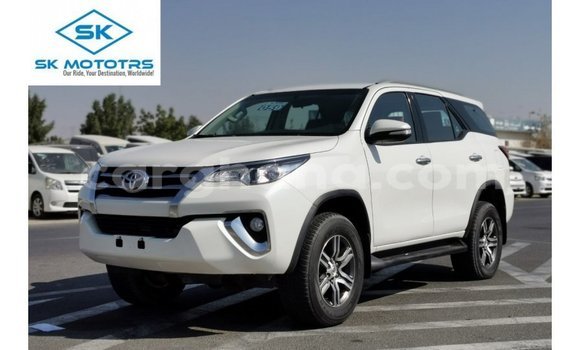 Ra Imported Toyota Fortuner funfun Ọkọ̀ in Import - Dubai ni Ashanti Ra Imported Toyota Fortuner funfun Ọkọ̀ in Import - Dubai ni Ashanti