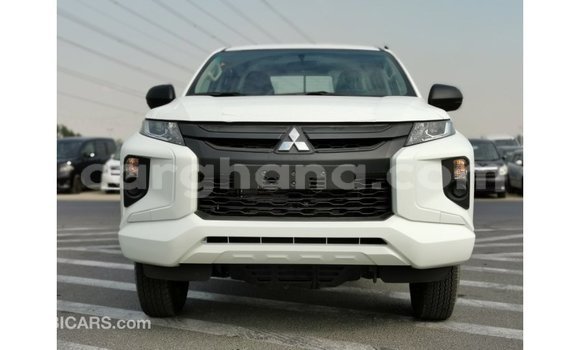 Sayi Imported Mitsubishi L200 White Mota in Import - Dubai a Ashanti Sayi Imported Mitsubishi L200 White Mota in Import - Dubai a Ashanti