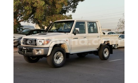 Buy Import Toyota Land Cruiser White Car in Import - Dubai in Ashanti Buy Import Toyota Land Cruiser White Car in Import - Dubai in Ashanti