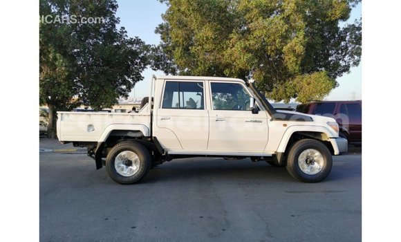 Buy Import Toyota Land Cruiser White Car in Import - Dubai in Ashanti Buy Import Toyota Land Cruiser White Car in Import - Dubai in Ashanti