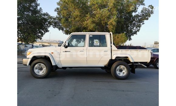 Buy Import Toyota Land Cruiser White Car in Import - Dubai in Ashanti Buy Import Toyota Land Cruiser White Car in Import - Dubai in Ashanti