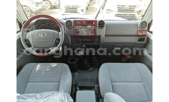 Buy Import Toyota Land Cruiser White Car in Import - Dubai in Ashanti Buy Import Toyota Land Cruiser White Car in Import - Dubai in Ashanti