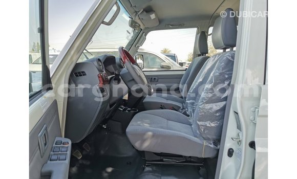 Buy Import Toyota Land Cruiser White Car in Import - Dubai in Ashanti Buy Import Toyota Land Cruiser White Car in Import - Dubai in Ashanti