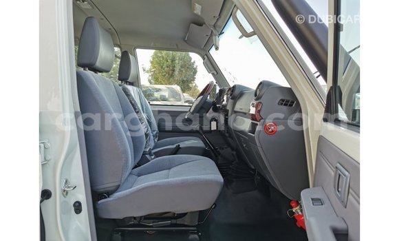 Buy Import Toyota Land Cruiser White Car in Import - Dubai in Ashanti Buy Import Toyota Land Cruiser White Car in Import - Dubai in Ashanti