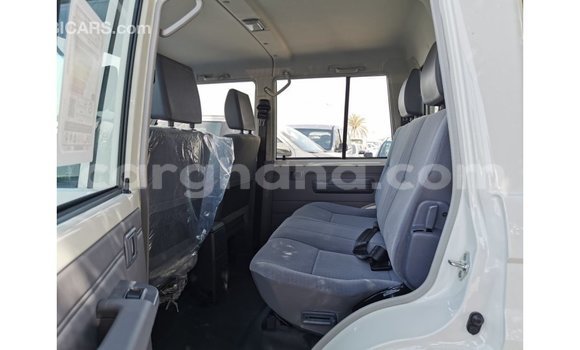 Buy Import Toyota Land Cruiser White Car in Import - Dubai in Ashanti Buy Import Toyota Land Cruiser White Car in Import - Dubai in Ashanti
