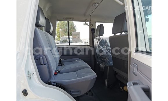 Buy Import Toyota Land Cruiser White Car in Import - Dubai in Ashanti Buy Import Toyota Land Cruiser White Car in Import - Dubai in Ashanti