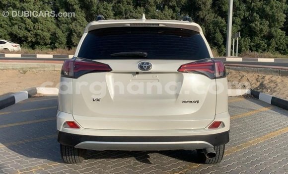 Buy Import Toyota 4Runner White Car in Import - Dubai in Ashanti Buy Import Toyota 4Runner White Car in Import - Dubai in Ashanti
