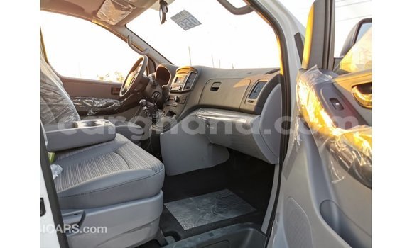 Sayi Imported Hyundai Accent White Mota in Import - Dubai a Ashanti Sayi Imported Hyundai Accent White Mota in Import - Dubai a Ashanti