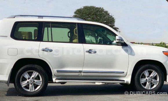 Ra Imported Toyota Land Cruiser funfun Ọkọ̀ in Import - Dubai ni Ashanti Ra Imported Toyota Land Cruiser funfun Ọkọ̀ in Import - Dubai ni Ashanti