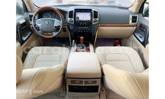 Ra Imported Toyota Land Cruiser funfun Ọkọ̀ in Import - Dubai ni Ashanti Ra Imported Toyota Land Cruiser funfun Ọkọ̀ in Import - Dubai ni Ashanti