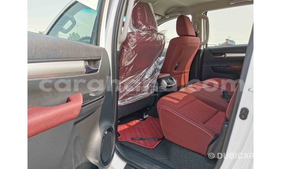 Sayi Imported Toyota Hilux White Mota in Import - Dubai a Ashanti Sayi Imported Toyota Hilux White Mota in Import - Dubai a Ashanti
