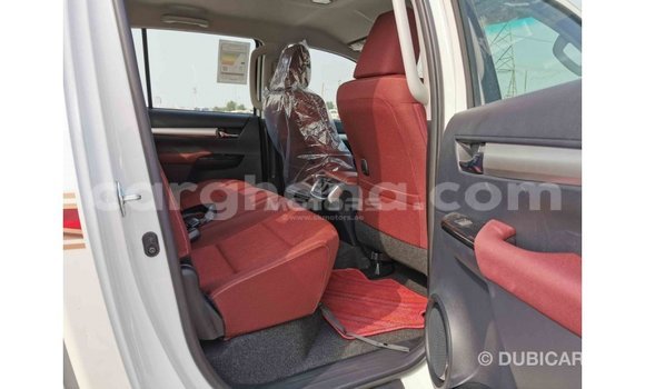 Sayi Imported Toyota Hilux White Mota in Import - Dubai a Ashanti Sayi Imported Toyota Hilux White Mota in Import - Dubai a Ashanti
