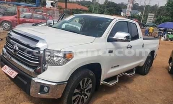 Sayi Na hannu Toyota Tundra White Mota in Accra a Greater Accra Sayi Na hannu Toyota Tundra White Mota in Accra a Greater Accra