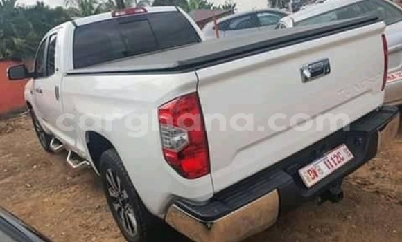 Sayi Na hannu Toyota Tundra White Mota in Accra a Greater Accra Sayi Na hannu Toyota Tundra White Mota in Accra a Greater Accra