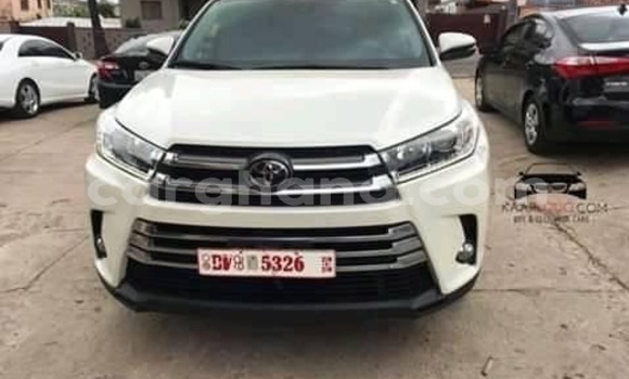 Sayi Na hannu Toyota Tundra White Mota in Accra a Greater Accra Sayi Na hannu Toyota Tundra White Mota in Accra a Greater Accra