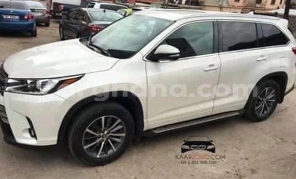 Sayi Na hannu Toyota Tundra White Mota in Accra a Greater Accra Sayi Na hannu Toyota Tundra White Mota in Accra a Greater Accra