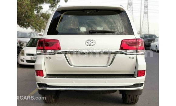 Buy Import Toyota Land Cruiser White Car in Import - Dubai in Ashanti Buy Import Toyota Land Cruiser White Car in Import - Dubai in Ashanti