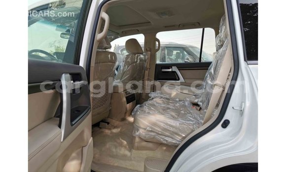 Ra Imported Toyota Land Cruiser funfun Ọkọ̀ in Import - Dubai ni Ashanti Ra Imported Toyota Land Cruiser funfun Ọkọ̀ in Import - Dubai ni Ashanti
