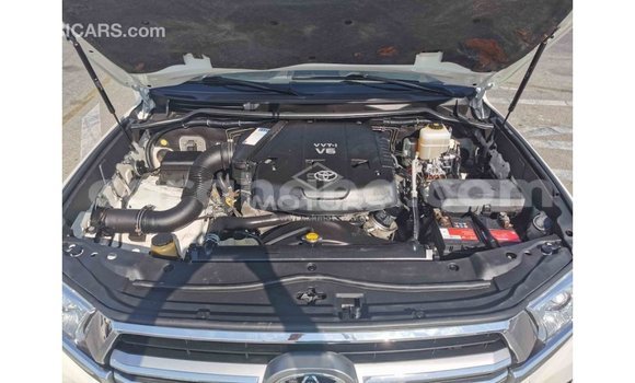 Buy Import Toyota Land Cruiser White Car in Import - Dubai in Ashanti Buy Import Toyota Land Cruiser White Car in Import - Dubai in Ashanti