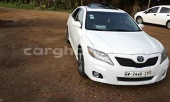 Sayi Na hannu Toyota Camry White Mota in Accra a Greater Accra Sayi Na hannu Toyota Camry White Mota in Accra a Greater Accra