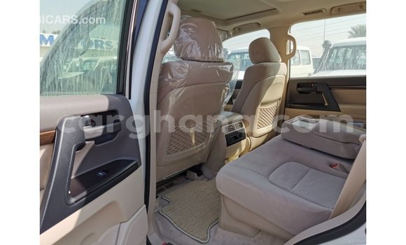 Sayi Imported Toyota Land Cruiser White Mota in Import - Dubai a Ashanti Sayi Imported Toyota Land Cruiser White Mota in Import - Dubai a Ashanti