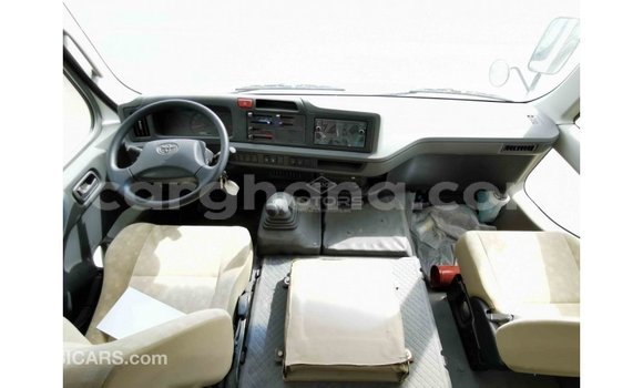 Ra Imported Toyota Coaster funfun Ọkọ̀ in Import - Dubai ni Ashanti Ra Imported Toyota Coaster funfun Ọkọ̀ in Import - Dubai ni Ashanti