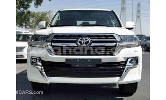Sayi Imported Toyota Land Cruiser White Mota in Import - Dubai a Ashanti Sayi Imported Toyota Land Cruiser White Mota in Import - Dubai a Ashanti