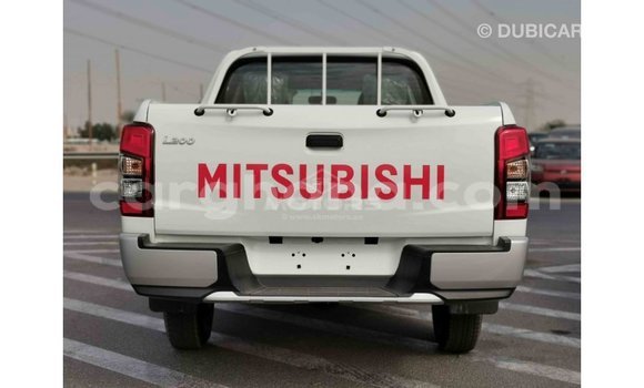 Buy Import Mitsubishi L200 White Car in Import - Dubai in Ashanti Buy Import Mitsubishi L200 White Car in Import - Dubai in Ashanti