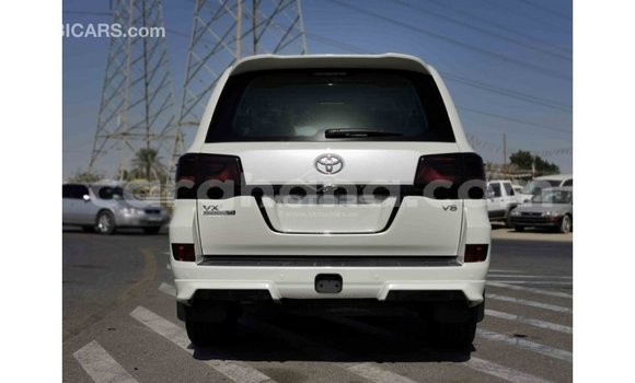 Ra Imported Toyota Land Cruiser funfun Ọkọ̀ in Import - Dubai ni Ashanti Ra Imported Toyota Land Cruiser funfun Ọkọ̀ in Import - Dubai ni Ashanti