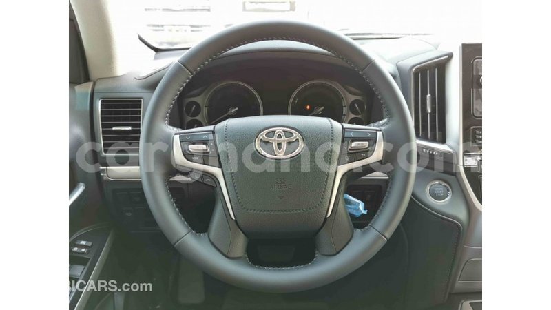 Big with watermark toyota land cruiser ashanti import dubai 21093