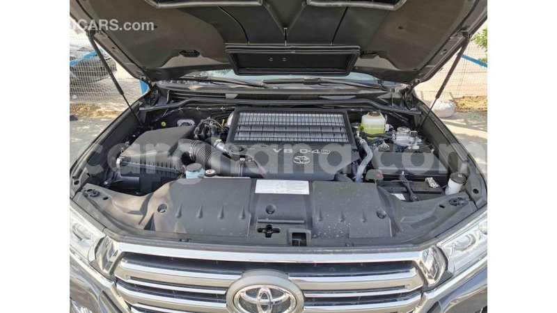 Big with watermark toyota land cruiser ashanti import dubai 21093