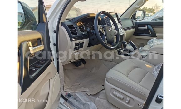 Buy Import Toyota Land Cruiser White Car in Import - Dubai in Ashanti Buy Import Toyota Land Cruiser White Car in Import - Dubai in Ashanti