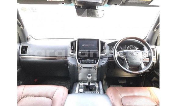 Buy Import Toyota Land Cruiser White Car in Import - Dubai in Ashanti Buy Import Toyota Land Cruiser White Car in Import - Dubai in Ashanti