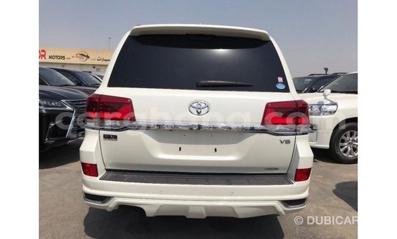 Buy Import Toyota Land Cruiser White Car in Import - Dubai in Ashanti Buy Import Toyota Land Cruiser White Car in Import - Dubai in Ashanti