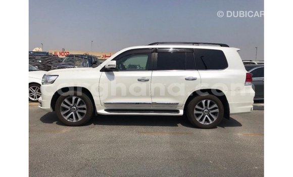 Buy Import Toyota Land Cruiser White Car in Import - Dubai in Ashanti Buy Import Toyota Land Cruiser White Car in Import - Dubai in Ashanti