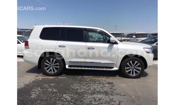 Ra Imported Toyota Land Cruiser funfun Ọkọ̀ in Import - Dubai ni Ashanti Ra Imported Toyota Land Cruiser funfun Ọkọ̀ in Import - Dubai ni Ashanti