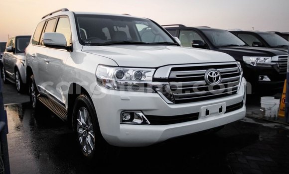 Ra Imported Toyota Land Cruiser funfun Ọkọ̀ in Import - Dubai ni Ashanti Ra Imported Toyota Land Cruiser funfun Ọkọ̀ in Import - Dubai ni Ashanti