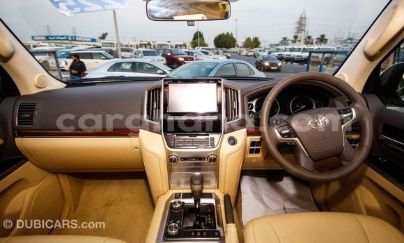 Ra Imported Toyota Land Cruiser funfun Ọkọ̀ in Import - Dubai ni Ashanti Ra Imported Toyota Land Cruiser funfun Ọkọ̀ in Import - Dubai ni Ashanti
