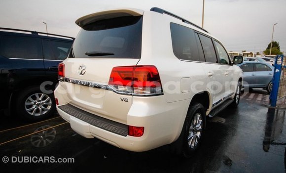 Ra Imported Toyota Land Cruiser funfun Ọkọ̀ in Import - Dubai ni Ashanti Ra Imported Toyota Land Cruiser funfun Ọkọ̀ in Import - Dubai ni Ashanti