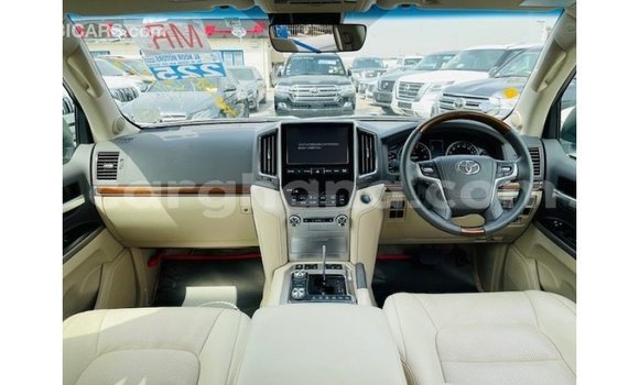 Ra Imported Toyota Land Cruiser funfun Ọkọ̀ in Import - Dubai ni Ashanti Ra Imported Toyota Land Cruiser funfun Ọkọ̀ in Import - Dubai ni Ashanti