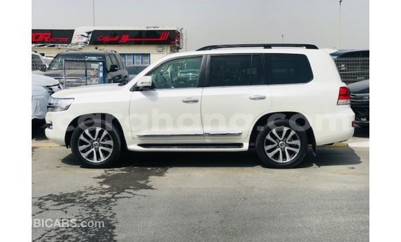 Ra Imported Toyota Land Cruiser funfun Ọkọ̀ in Import - Dubai ni Ashanti Ra Imported Toyota Land Cruiser funfun Ọkọ̀ in Import - Dubai ni Ashanti