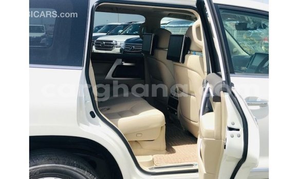 Ra Imported Toyota Land Cruiser funfun Ọkọ̀ in Import - Dubai ni Ashanti Ra Imported Toyota Land Cruiser funfun Ọkọ̀ in Import - Dubai ni Ashanti